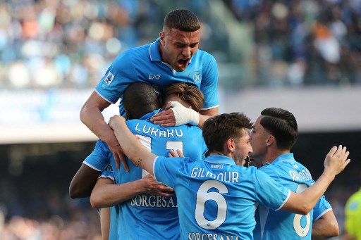 Napoli Fiorentina 2 1, anima e cuore spingono gli azzurri  alla vittoria. Rileggi qui la partita.