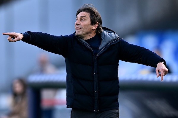 Il futuro di Conte a Napoli? Se il club non investirà su mercato e strutture, potrebbe lasciare dopo un anno (Sky)