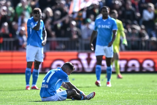 Il Napoli ha cercato troppo tardi di cambiare copione. La pausa arriva nel momento giusto