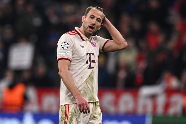 Dopo il vantaggio di Kane, il Bayern ha perso completamente il controllo della partita nel giro di tre minuti (Sueddeutsche)