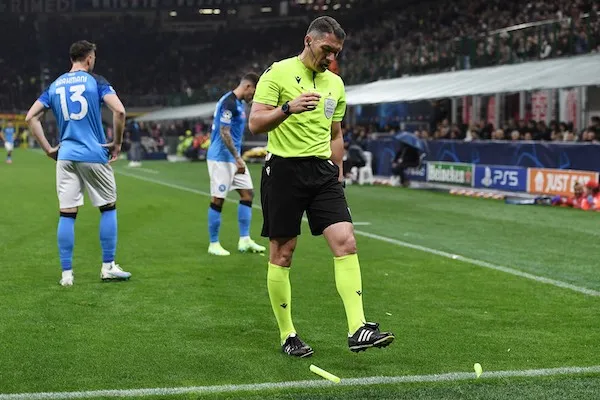 The Romanian Gazeta: "Napoli wasted energy attacking referee Kovacs, they were obsessed"